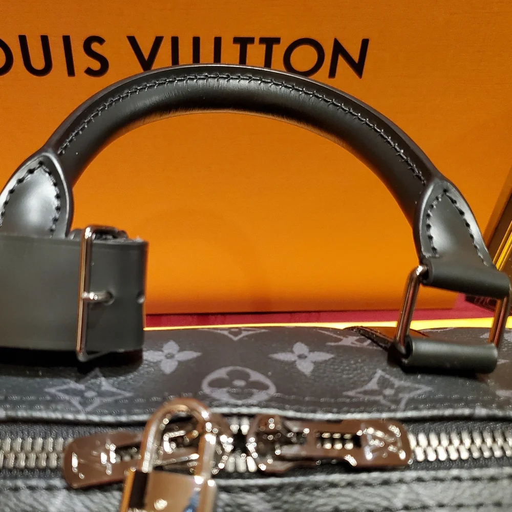 LOUIS VUITTON Keepall Bandoulière 45 in Monogram Eclipse - Like New
